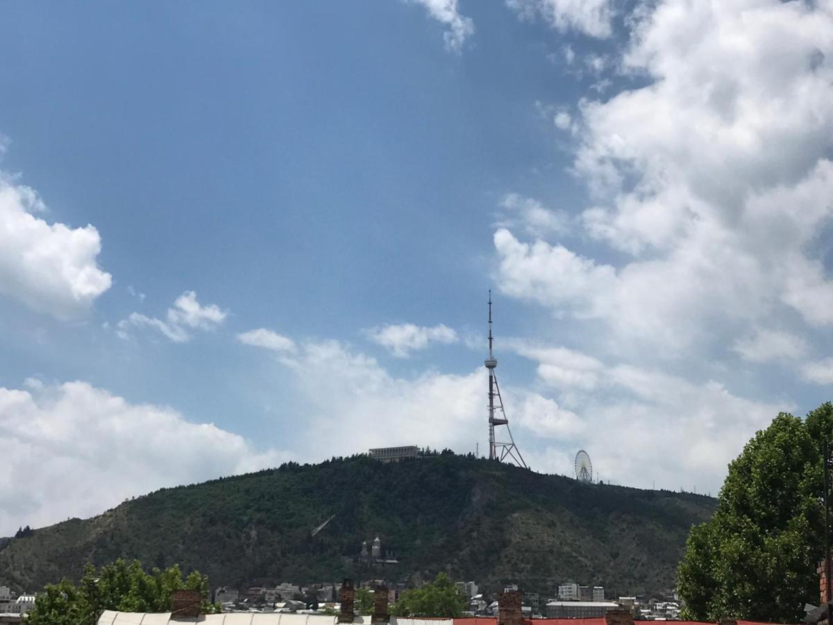 D And D Hotel Tbilisi Bagian luar foto