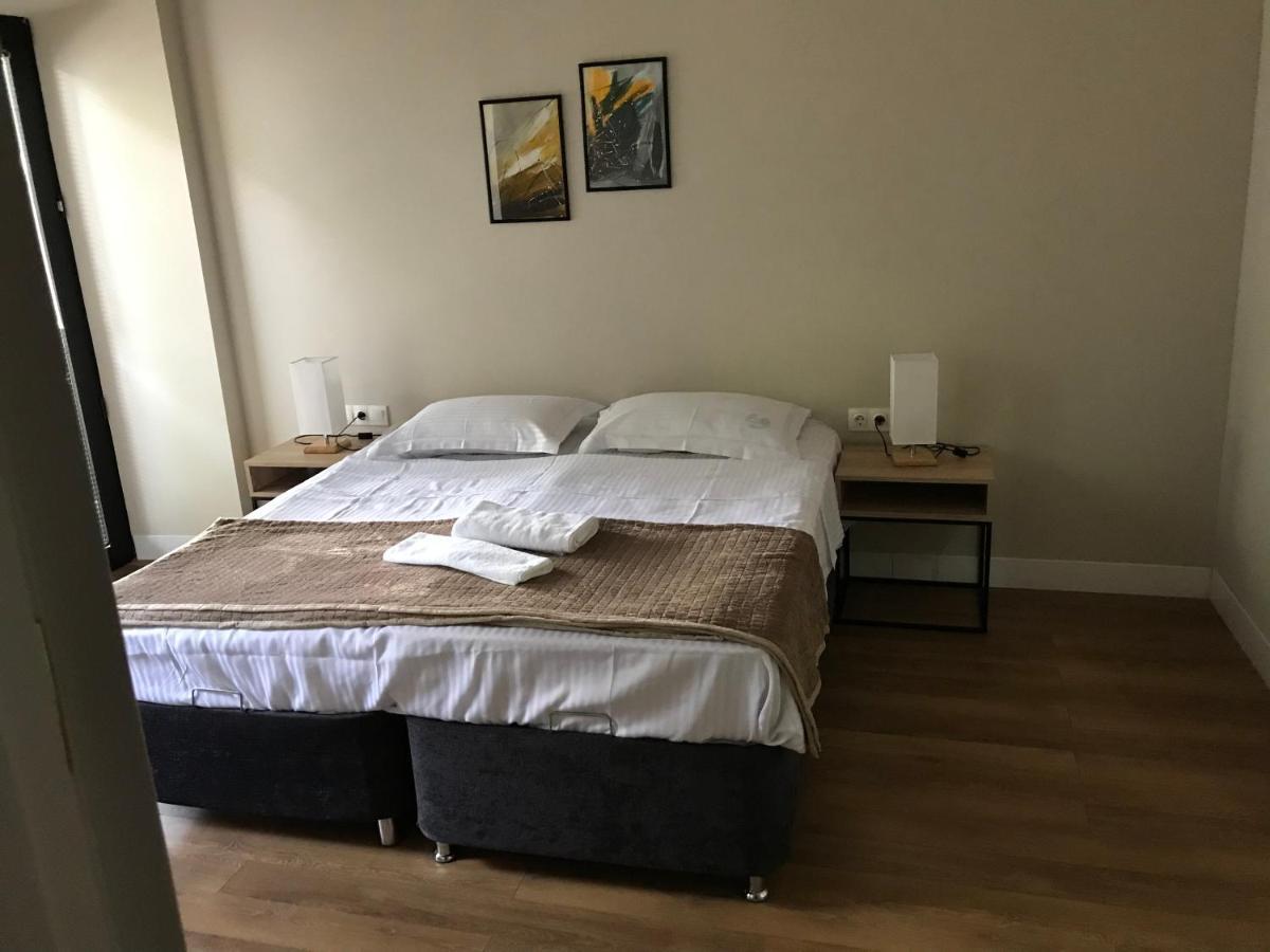 D And D Hotel Tbilisi Bagian luar foto